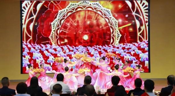 灵蛇衔誉辞旧岁，骏马扬蹄启新程！ ----高新护理人风采